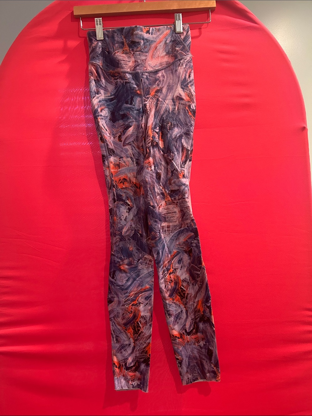 Abstract Marble Leggings in purple and pink